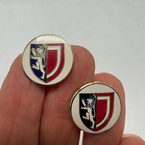 Crest cuff link